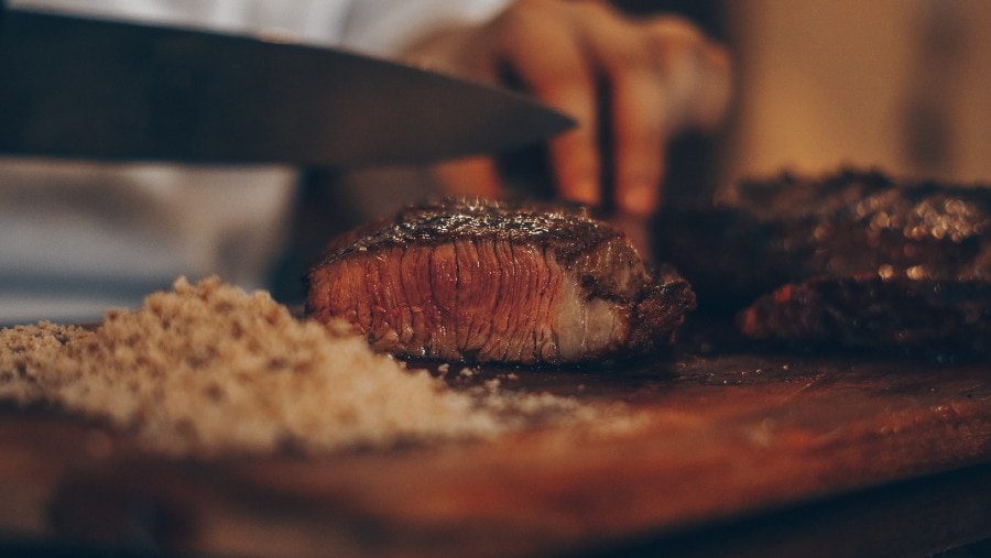 Serrated vs non serrated steak knives | Damas Knives